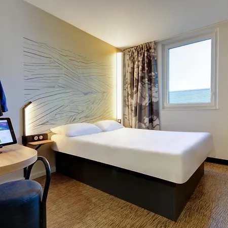 B&B Hotel Epernay מלון 2*